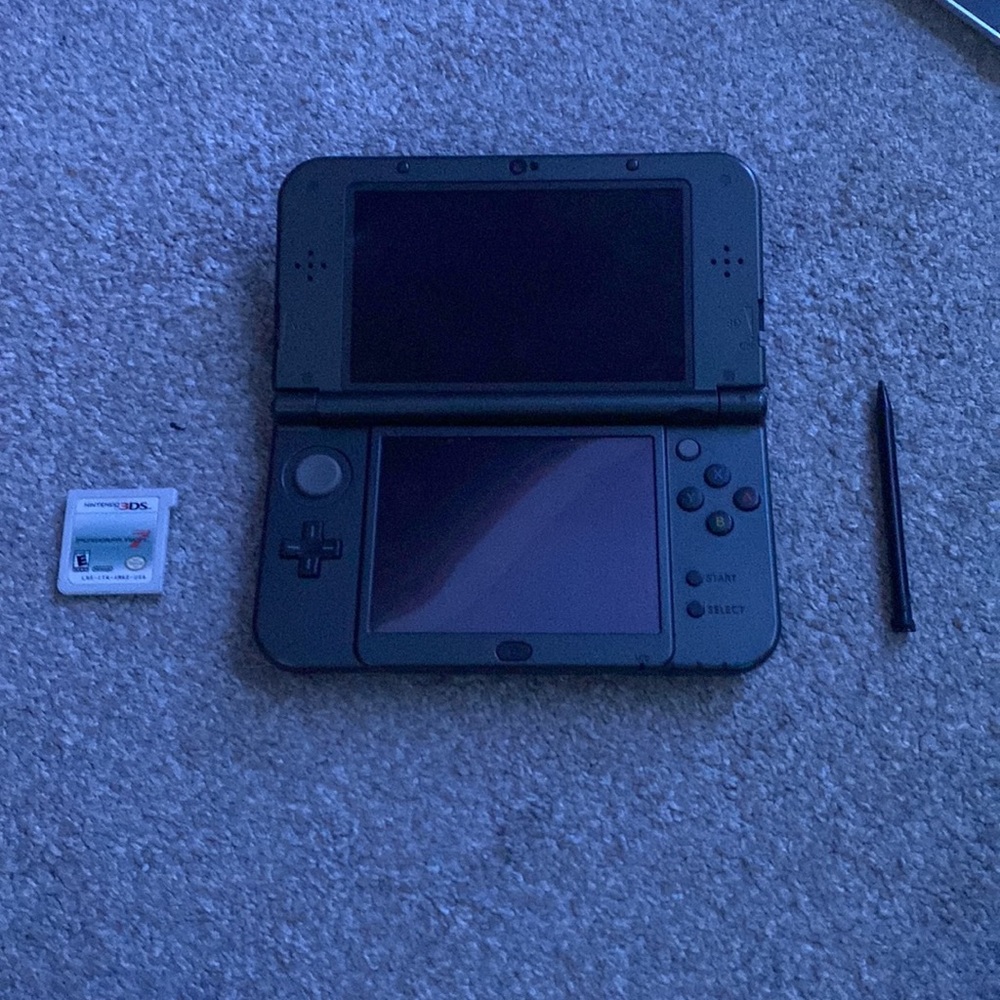 New Nintendo 3DS XL with Mario Kart 7